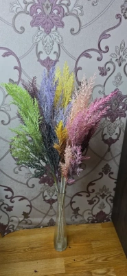 Декоративная ветка зелени можжевельника