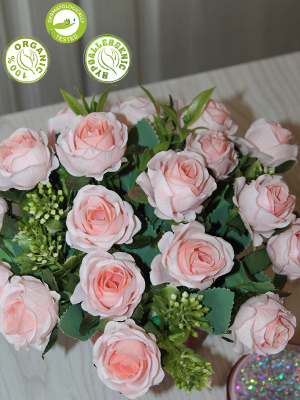 розы в кашпо