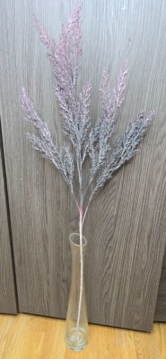 Декоративная ветка зелени можжевельника